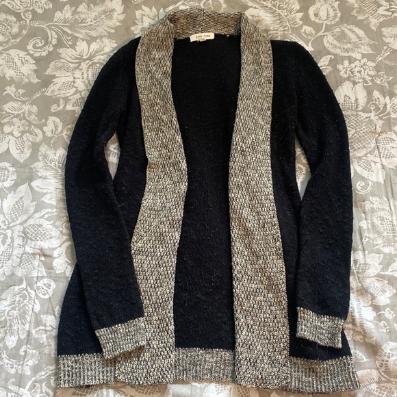 Black and cream sweater - Picture 1 of 2